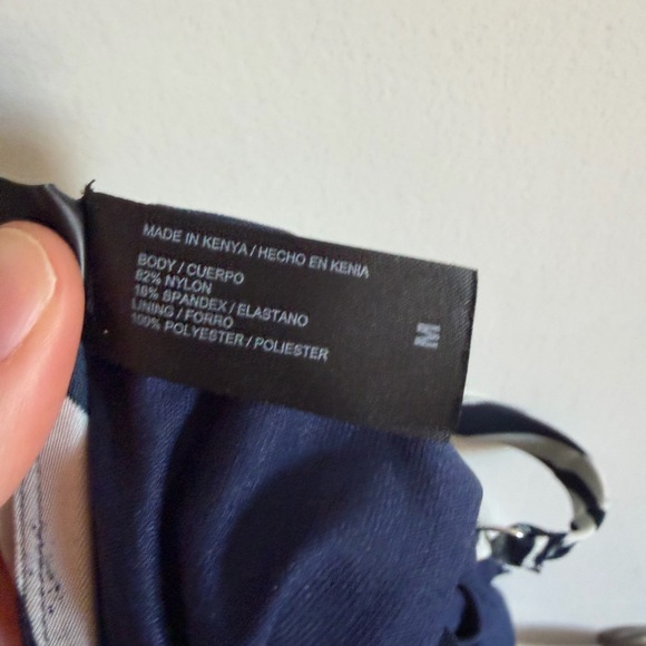 Hurley White/Blue Crossback UPF 50+ One Piece Swimsuit size Medium EUC - Picture 8 of 8